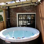 Luxury Harbour With Sauna And Jacuzzi