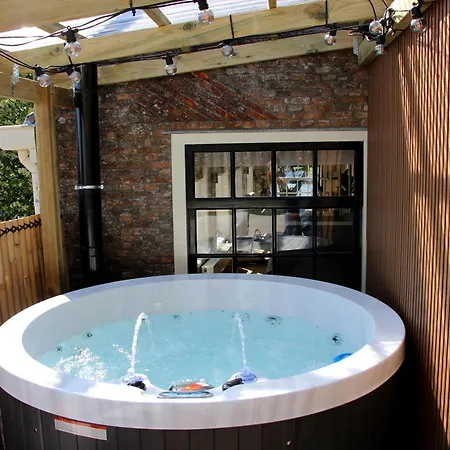 Luxury Harbour With Sauna And Jacuzzi